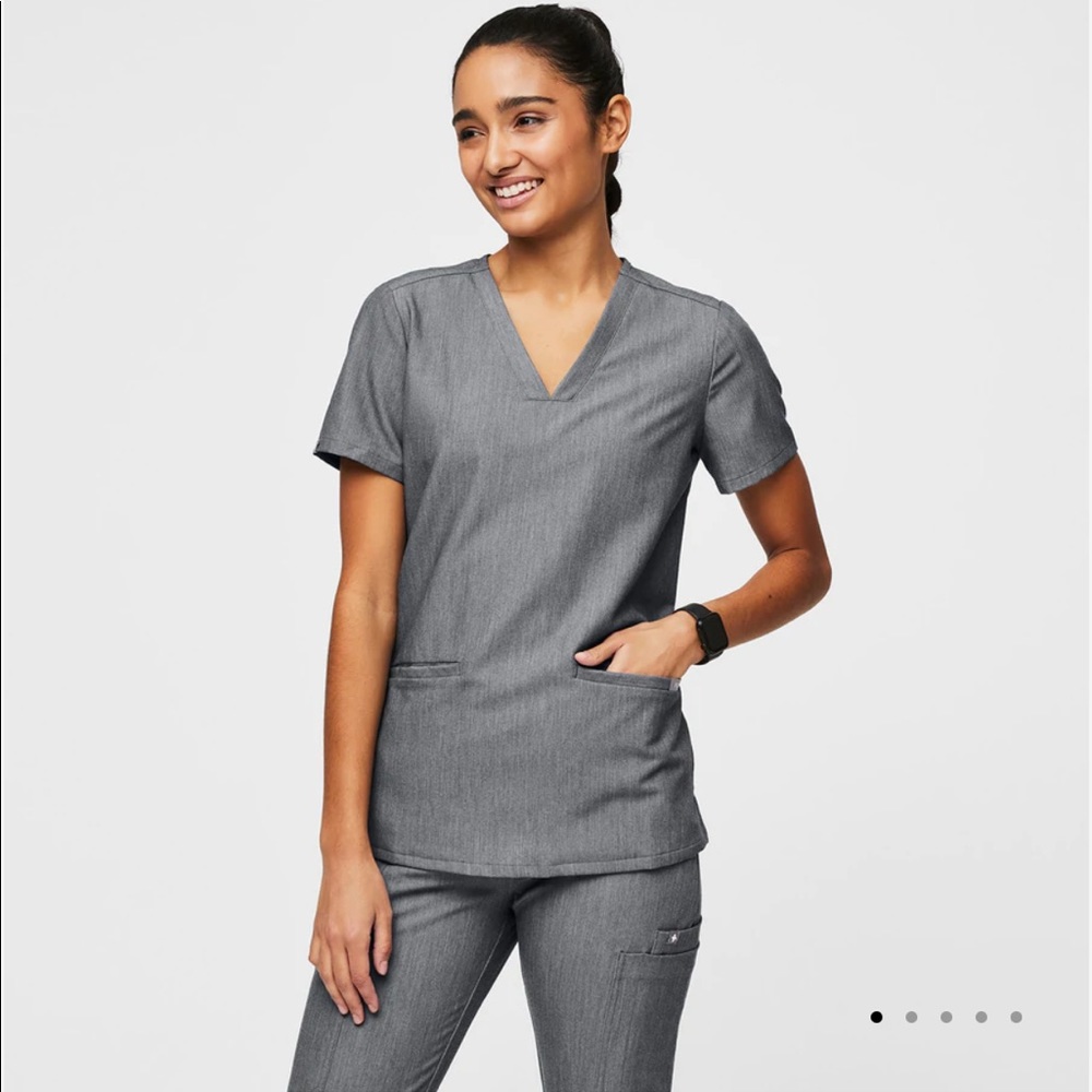 NWT Figs Casama three pocket scrub top xxs